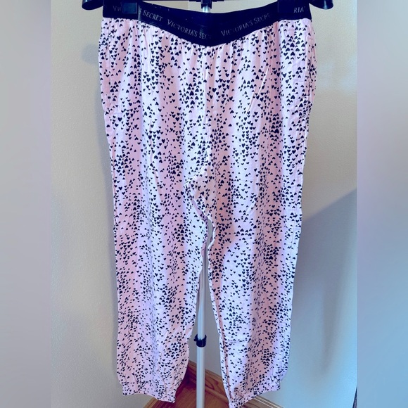 Victoria’s Secret Pajama Set – Pink & Black Hearts (Petite) - Picture 1 of 7